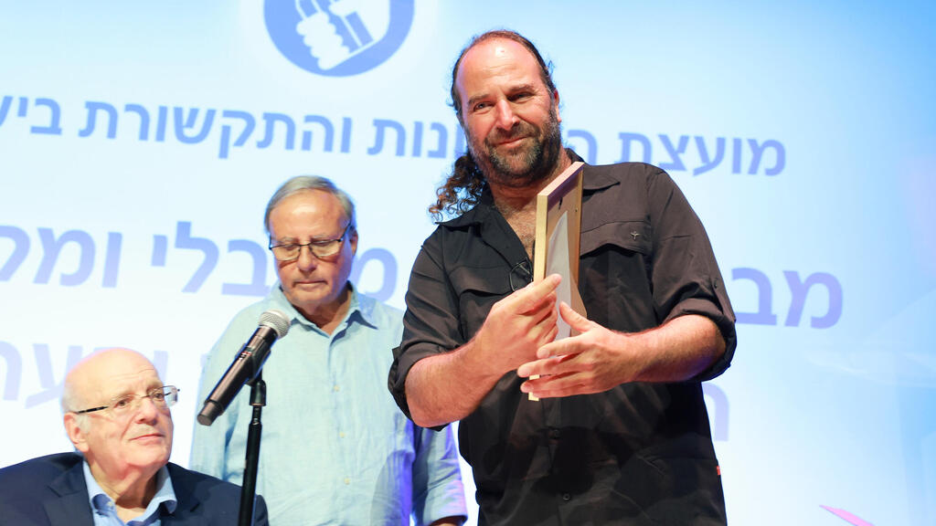 Gil Yohanan (Photo: Dana Kopel) גיל יוחנן באירוע חלוקת תעודות הוקרה והערכה מטעם מועצת העיתונות והתקשורת בישראל