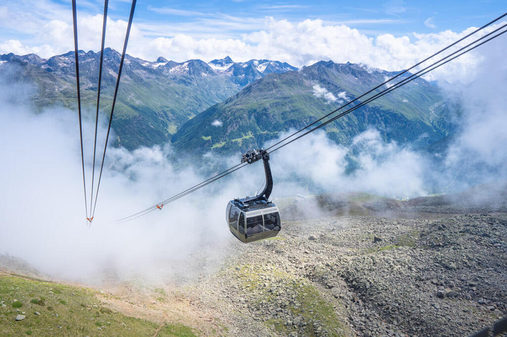 The cable car and dramatic scenery (Photo: Hila Mor Alon) לגלות את חבל טירול