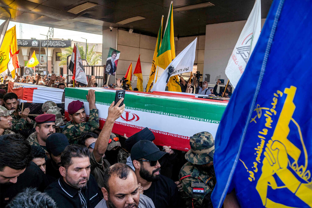 Coffins of members of the pro-Iranian Popular Mobilization Forces during a funeral in Baghdad, Iraq (Photo: Murtadha Ridha / AFP) ארונות של אנשים מ ארגון אל-חַשְׁד א-שַּׁעְבִּי פרו איראנים הלוויה ב בגדד עיראק