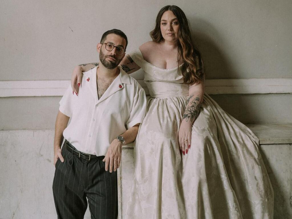 "כיף להוציא מלא כסף על מסיבה". דגן ובן הזוג אורי מאור (צילום: Flea Studio) החתונה של מיה דגן