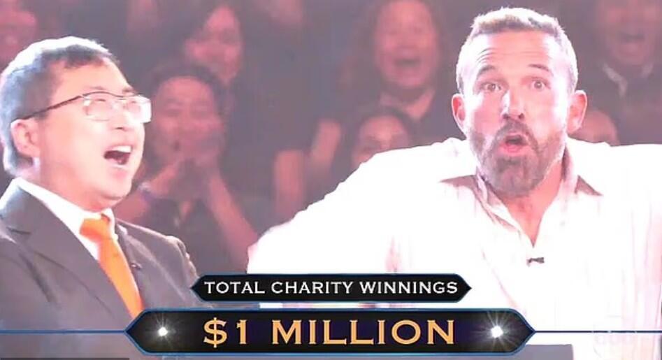 Ben Affleck and Jamie Ding winning 1 million dollars (Photo: Screenshot) בן אפלק