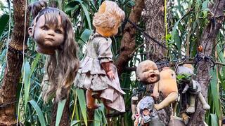 בובה באי הבובות (Island of the Dolls), האתר המזוהה עם סיפורו של דון חוליאן סנטנה בררה (Don Julián Santana Barrera), סמוך למקסיקו סיטי, מקסיקו