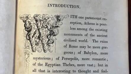 Photo: Kiama Library/Facebook הספר Antiquities of Athens שהוחזר לספריית קיאמה באוסטרליה