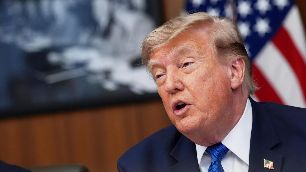 US President Donald Trump (Photo: Jacquelyn Martin/AP) נשיא ארה"ב דונלד טראמפ בקמפ דיוויד בישיבת קבינט
