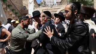 "זה בית קפה של נוצרי מיסיונר, לא נרפה ממנו"