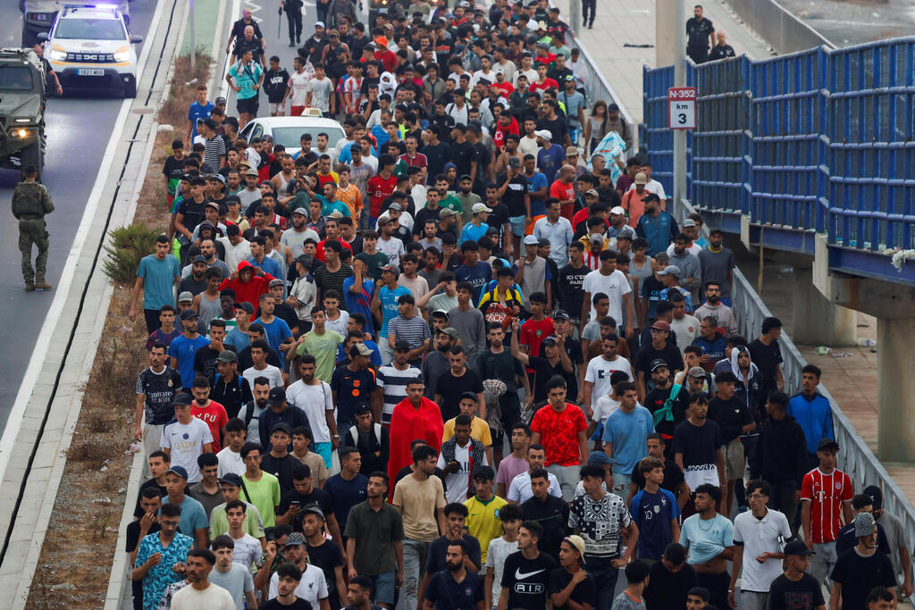 Migrants deported from Ceuta back to Morocco (Photo: REUTERS/Jon Nazca) סאוטה