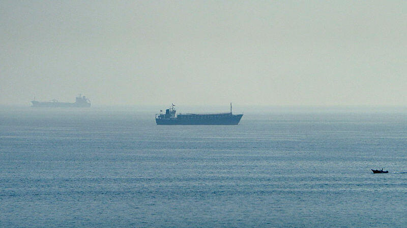 Strait of Hormuz in July (Photo: Reuters/Stringer) מצר הורמוז