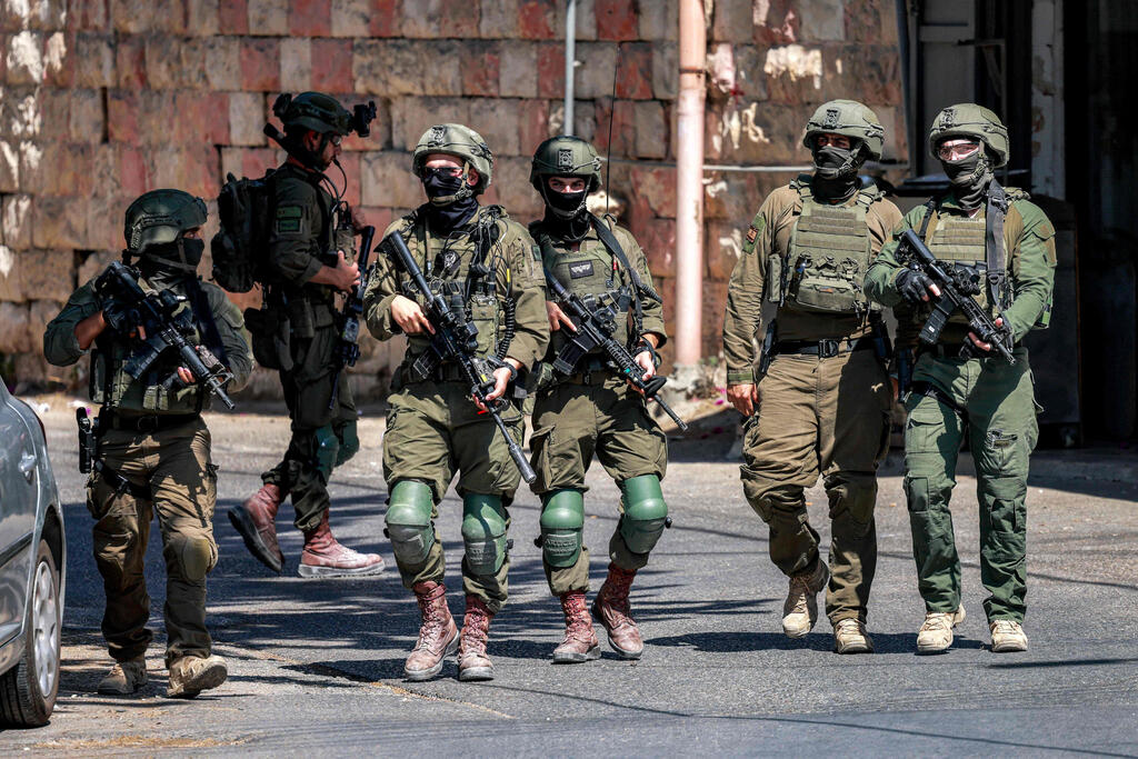 IDF troops in Nablus (Photo: Jaafar ASHTIYEH / AFP) שכם