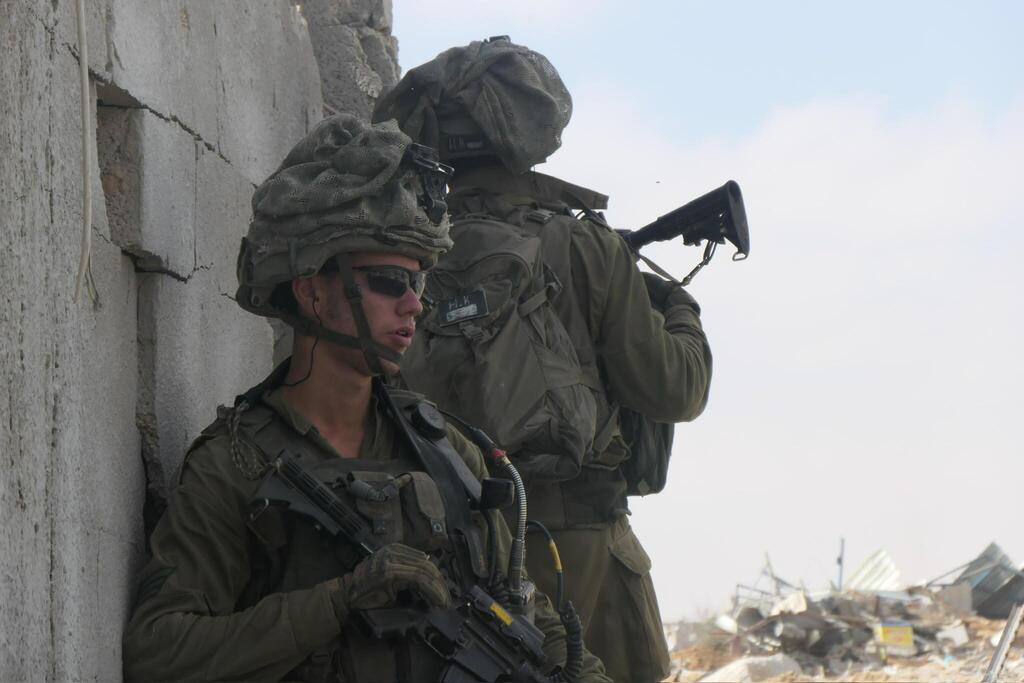Omer during his IDF service (Photo: Courtesy) עומר אלון אובחן עם סרטן במהלך טיול גדול במזרח הרחוק