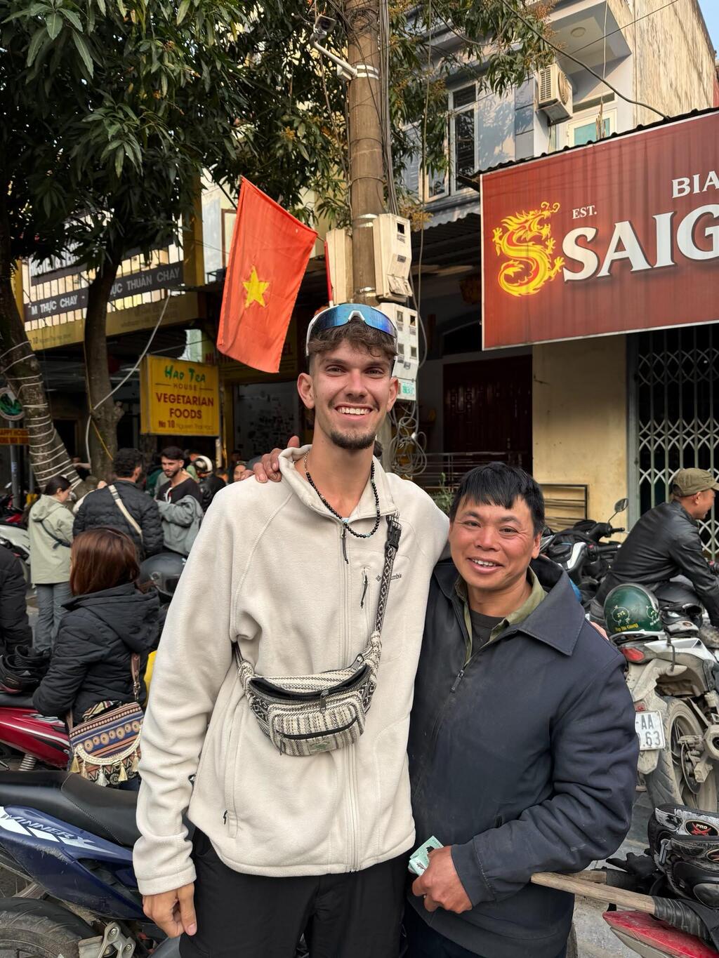 The Far East trip cut short (Photo: Courtesy) עומר אלון אובחן עם סרטן במהלך טיול גדול במזרח הרחוק