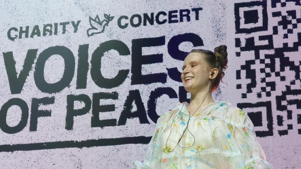 Monetochka performs before more than 1,000 fans at an anti-war concert in Warsaw in 2022 (Photo: Janek Skarzynski/AFP) Monetochka performs before more than 1,000 fans at an anti-war concert in Warsaw in 2022
