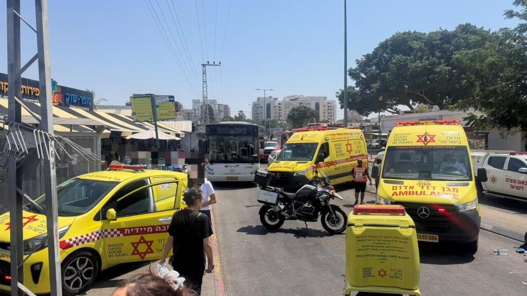 На месте ДТП в Ашкелоне (Фото: оперативная съемка МАДА) זירת תאונת הדרכים באשקלון