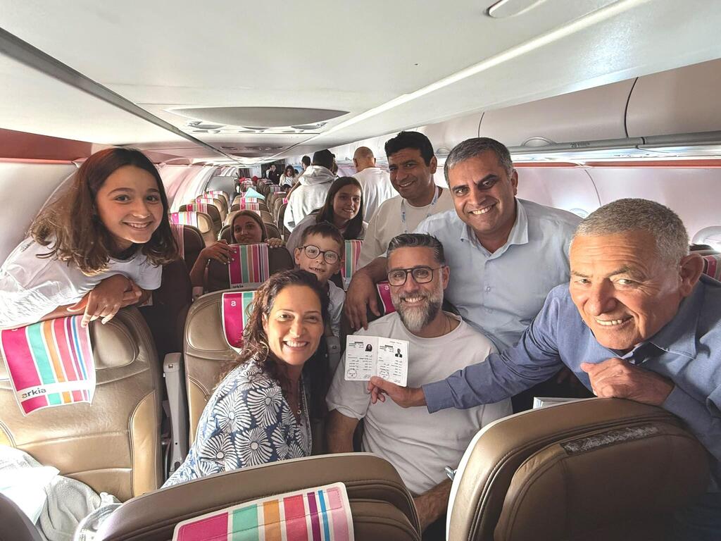 Chairman of The Jewish Agency Doron Almog (far right) and Minister of Aliyah and Integration Ofir Sofer with a new Olim family from France (Photo: The Jewish Agency) Chairman of The Jewish Agency Doron Almog (far right) and Minister of Aliyah and Integration Ofir Sofer with a new Olim family from France