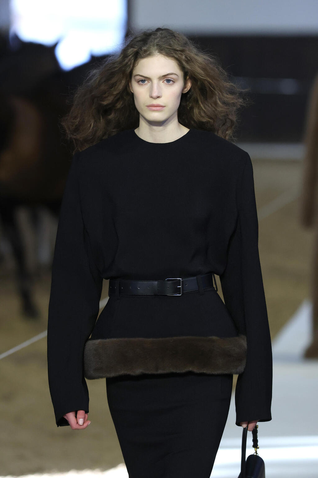 Stella McCartney, fall-winter 2026-27 collection (Photo: Aurore Marechal/Getty Images) סטלה מקרטני, תצוגת סתיו-חורף 2026-27
