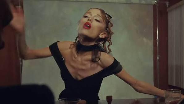 Ariana Grande in the 'Petal' music video (Screenshot: YouTube) אריאנה גרנדה בקליפ Petal