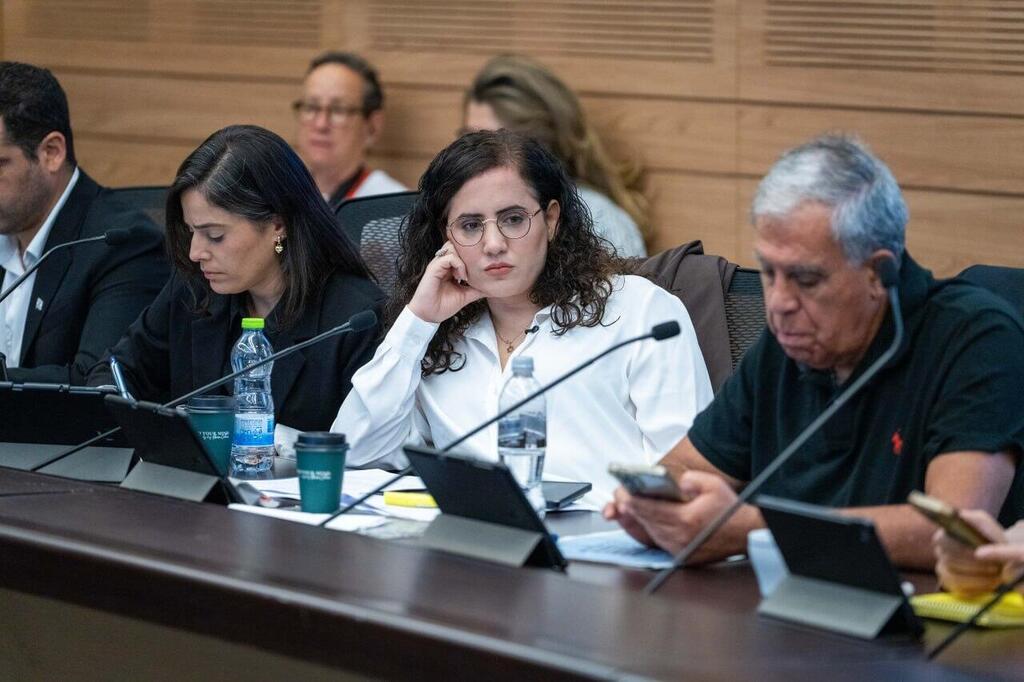 Naama Lazimi at a Knesset Finance Committee meeting (Photo: Shalev Shalom) ועדת הכספים