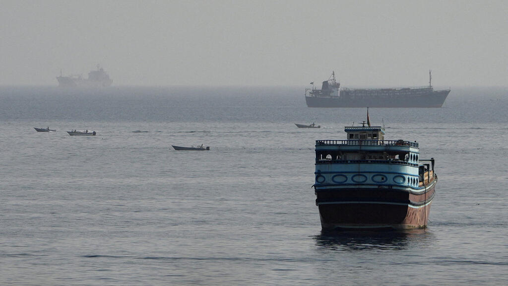 The Strait of Hormuz (Photo: REUTERS/Stringer) כלי שיט במצרי הורמוז