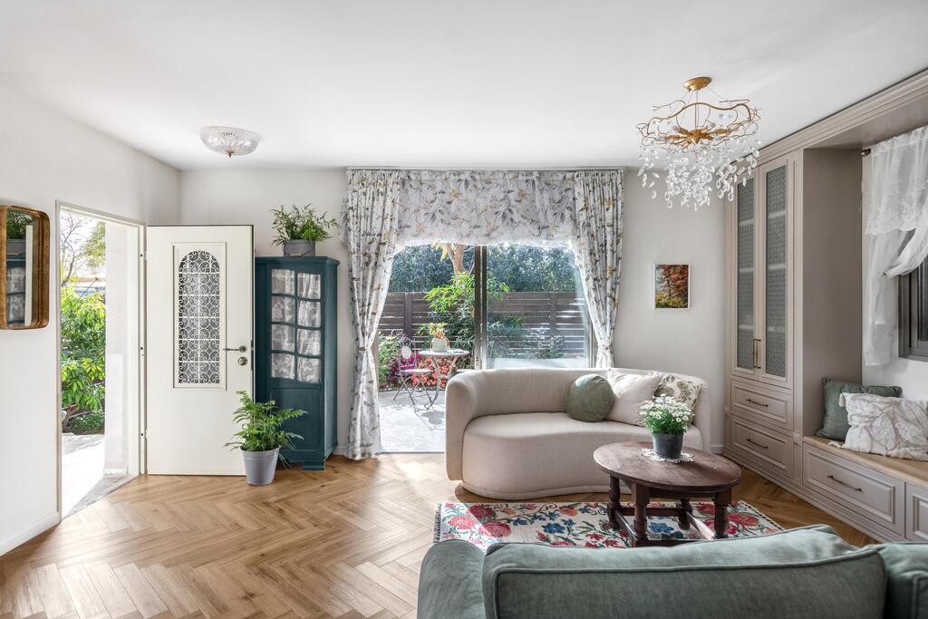 The living room (Photo: Shiran Carmel) בית בעתלית, עיצוב: ליאת שמחי