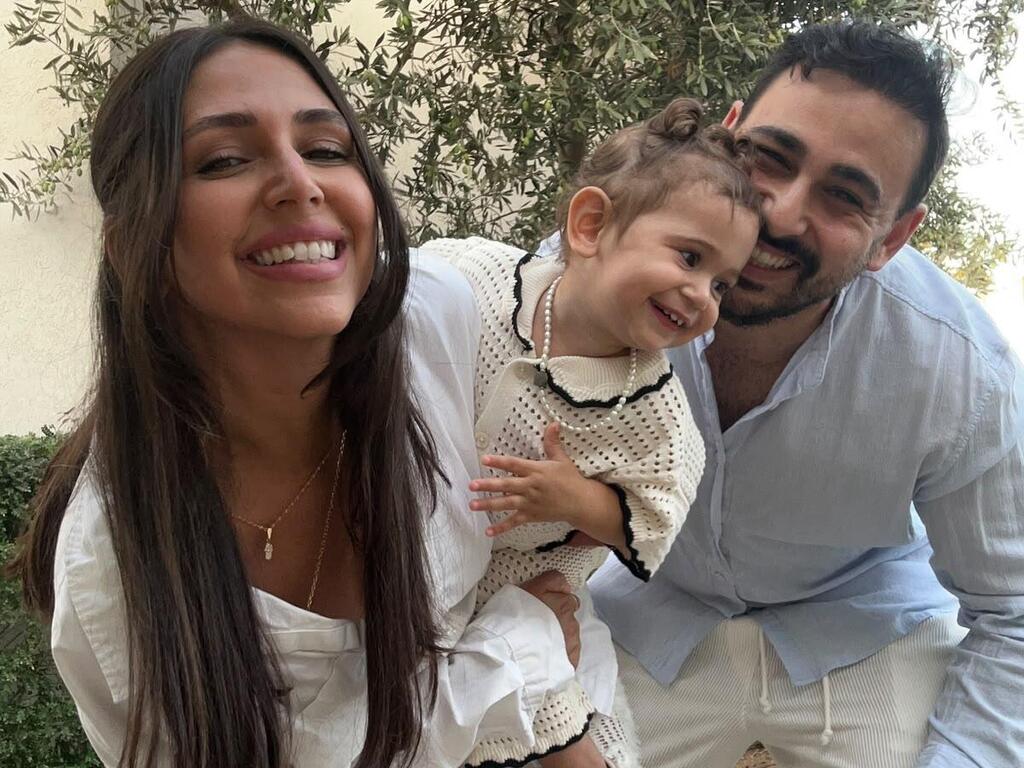 עם בן הזוג והבת (צילום: פרטי) נוי פדלון ובתה