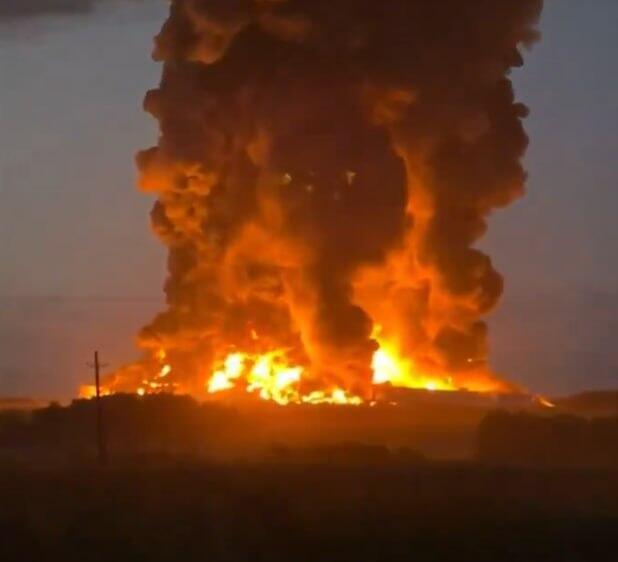 A Wildberries warehouse burns in Russia’s Tula region following a Ukrainian attack A Wildberries warehouse burns in Russia’s Tula region following a Ukrainian attack