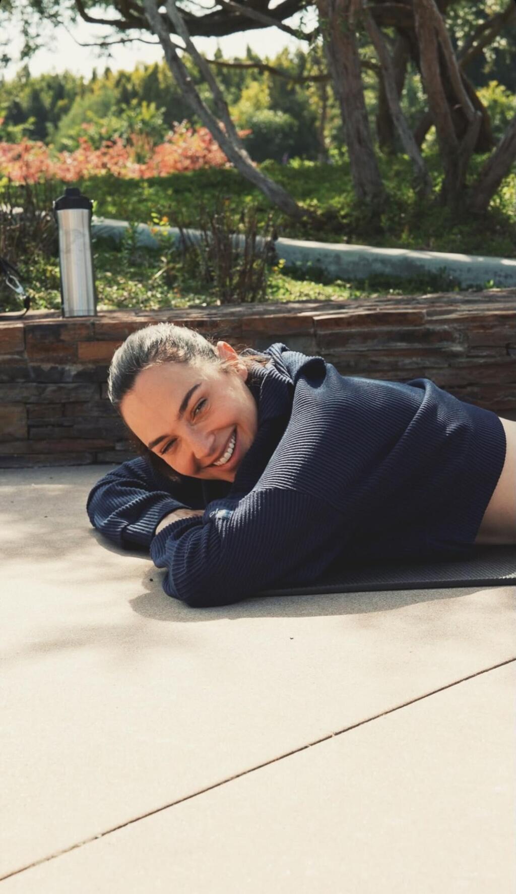 Gal Gadot announces she has joined Alo Yoga’s ambassador roster (Photo: PR) גל גדות מודיעה על הצטרפותה לשגרירות המותג אלו יוגה