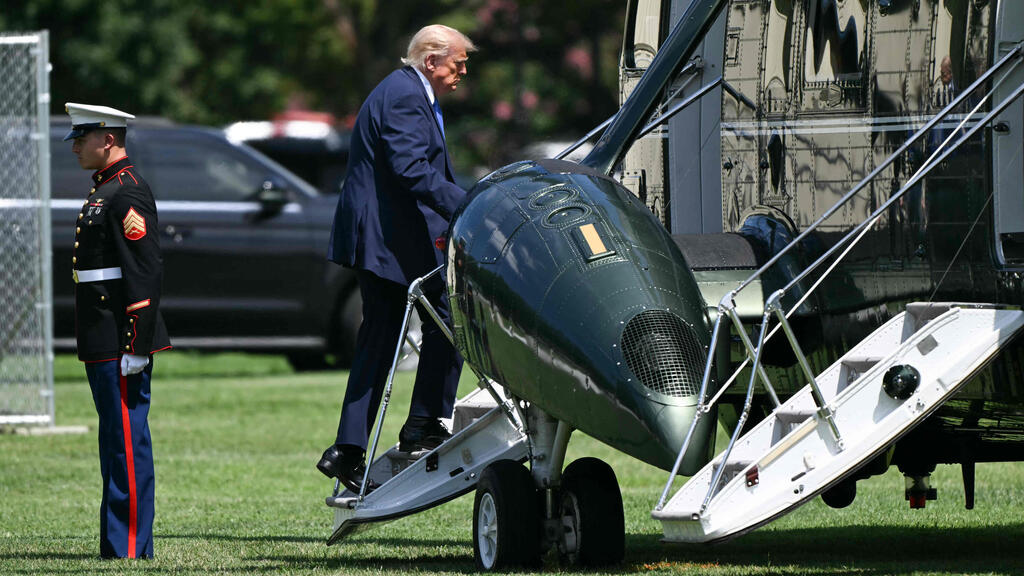 US President Donald Trump (Photo: Alex WROBLEWSKI / AFP) טראמפ עולה על המסוק