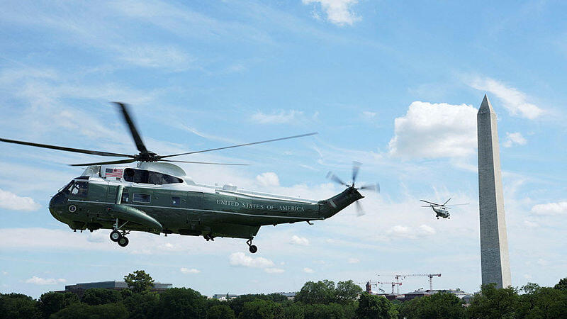 Вертолет президента США Marine One (Фото: REUTERS/Eric Lee/File Photo) דונלד טראמפ ממריא מהבית הלבן על מסוק Marine One