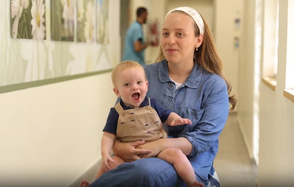 Yael Lakin with her child (Photo: Screenshot) Clalit