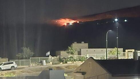 דיווחים פלסטיניים: מתנחלים הציתו מבנים בדרום הר חברון