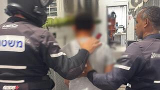 שוטרי תחנת בת ים עצרו חשוד, תושב בת ים, בחשד לביצוע אונס אלים בצעירה בת 18 במלון דירות בעיר