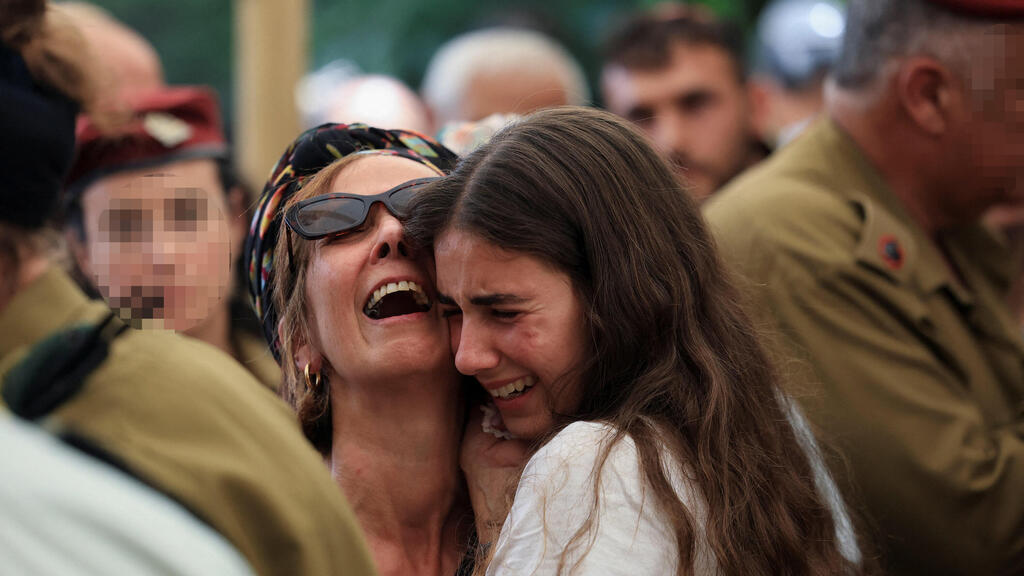 На похоронах майора Хареля Биренштока (Фото: REUTERS/Ronen Zvulun) רס"ן (במיל') הראל בירנשטוק ז"ל מובא למנוחות