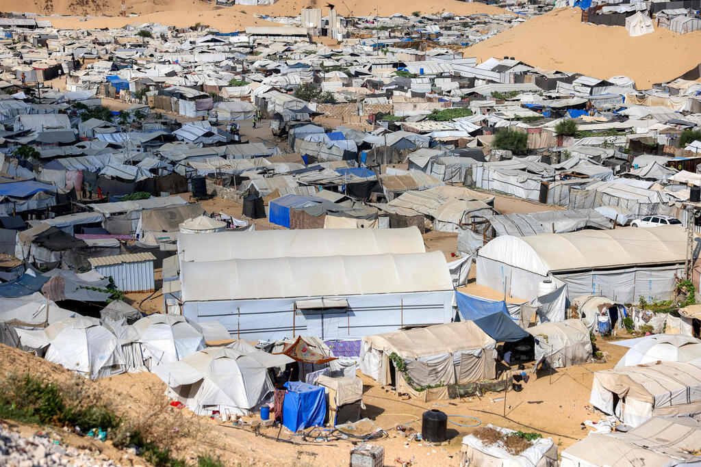 Tent city in Khan Yunis (Photo: Bashar Taleb/AFP) עיר האוהלים בחאן יונס