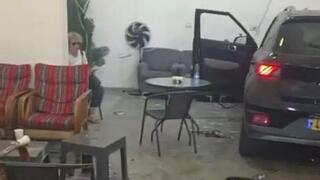 התנגשות רכב בבית קפה ברהט