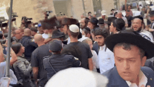 עימותי חרדים ממול בית הקפה "בסמטה" בירושלים