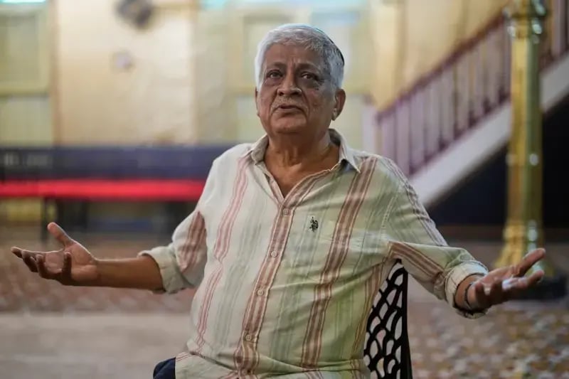 Elias Josephai, a Malabari Jew, speaks to The Associated Press at the Kadavumbagam Synagogue (Photo: AP Photo/Aijaz Rahi) Elias Josephai, a Malabari Jew, speaks to The Associated Press at the Kadavumbagam Synagogue