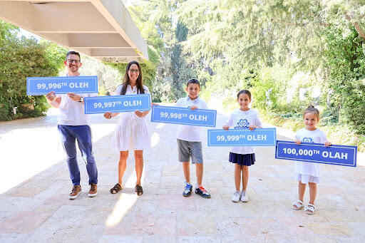 The Douglas family (Photo: Yonit Schiller ) nefesh