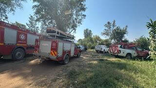 צוותי כיבוי והצלה פועלים בנהר הירדן בעקבות דיווח על נער שנעלם במים