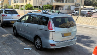 בן 5 מת לאחר שנשכח ברכב בלוד