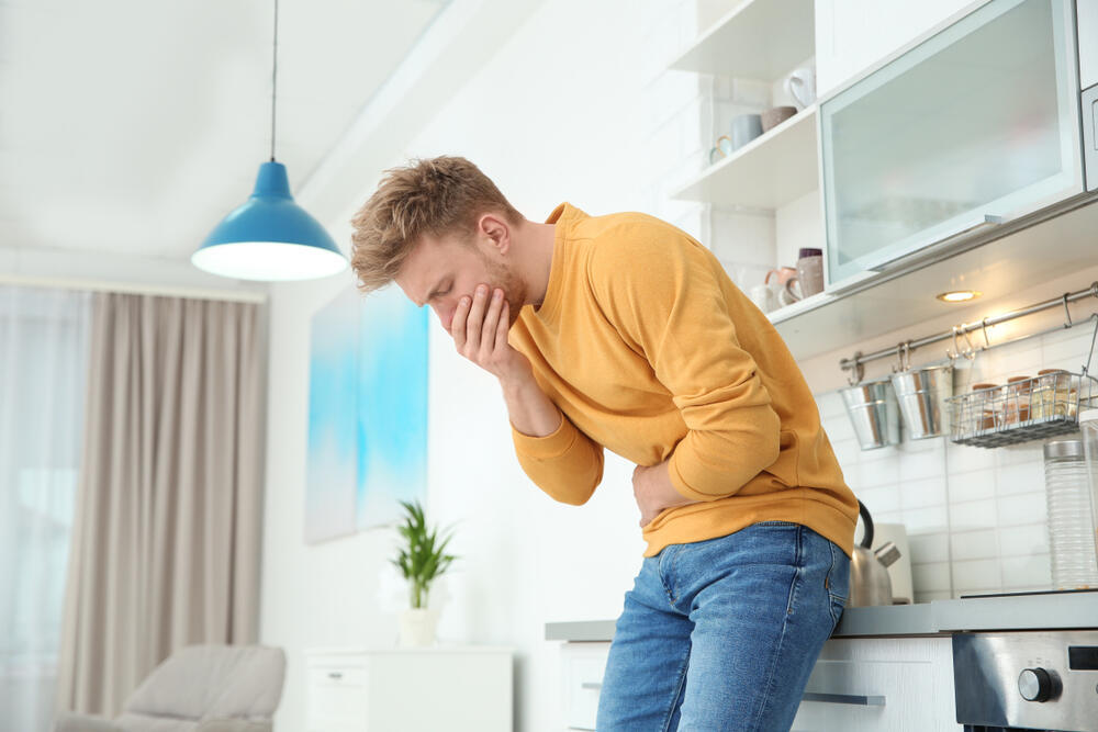 Chronic cannabis use can cause nausea, repeated vomiting and severe abdominal pain (Photo: Shutterstock) הקאות, בחילות