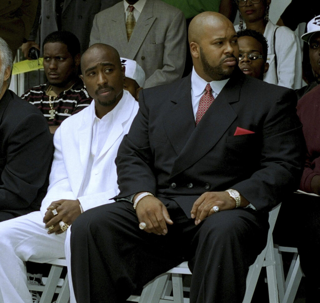 Tupac and Suge Knight (Photo: AP) שוג נייט (מימין) עם טופאק, 1996