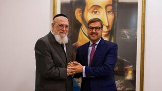 שר החוץ של ונצואלה עם הרב הראשי של המדינה