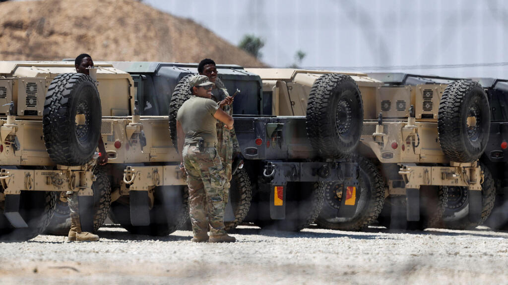 US troops at the Board of Peace logistics support center at Kerem Shalom (Photo: REUTERS/Amir Cohen) מרכז תמיכה לוגיסטי של ארה"ב