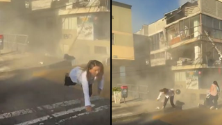 תיעוד קולומביה נמלטים מ רעידת אדמה רעש אדמה אישה מזנקת קריסה ברקע