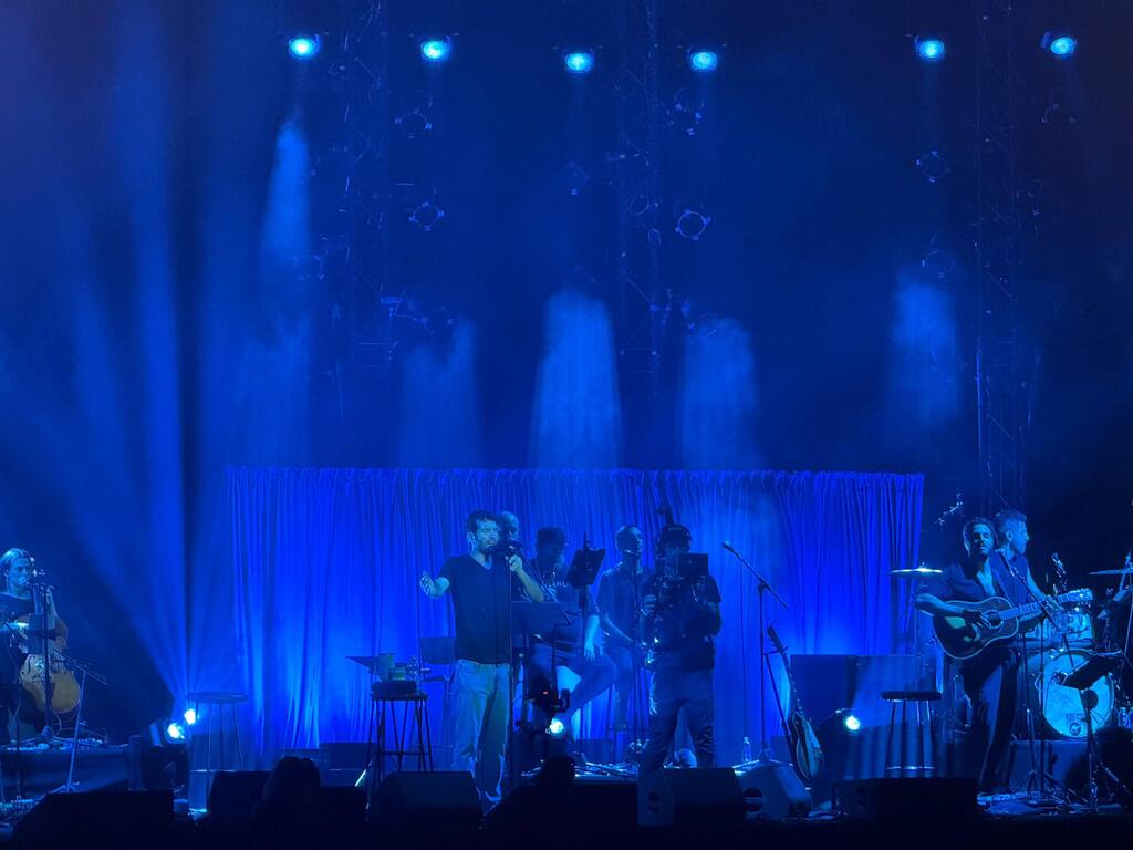 Photo: Roni Green Shaulov מתוך המופע של שגיא דקל-חן, "מינוס אחת"