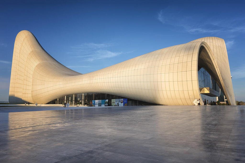 Heydar Aliyev Center, Baku (Photo: Tali Stein) מרכז היידר אליאב, באקו