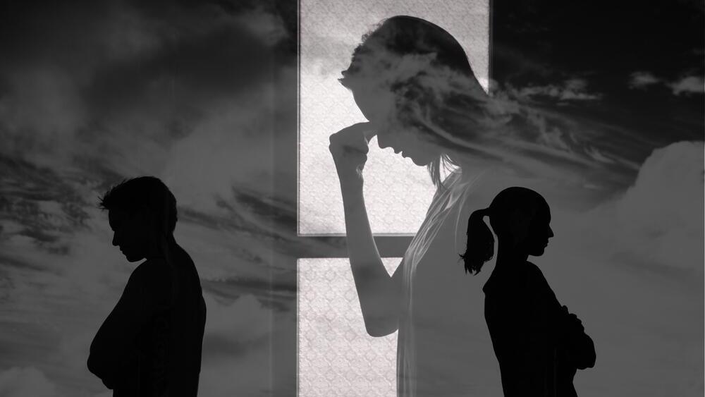 Wanted to show what invisible violence looks like (Photo: Shutterstock) אלימות