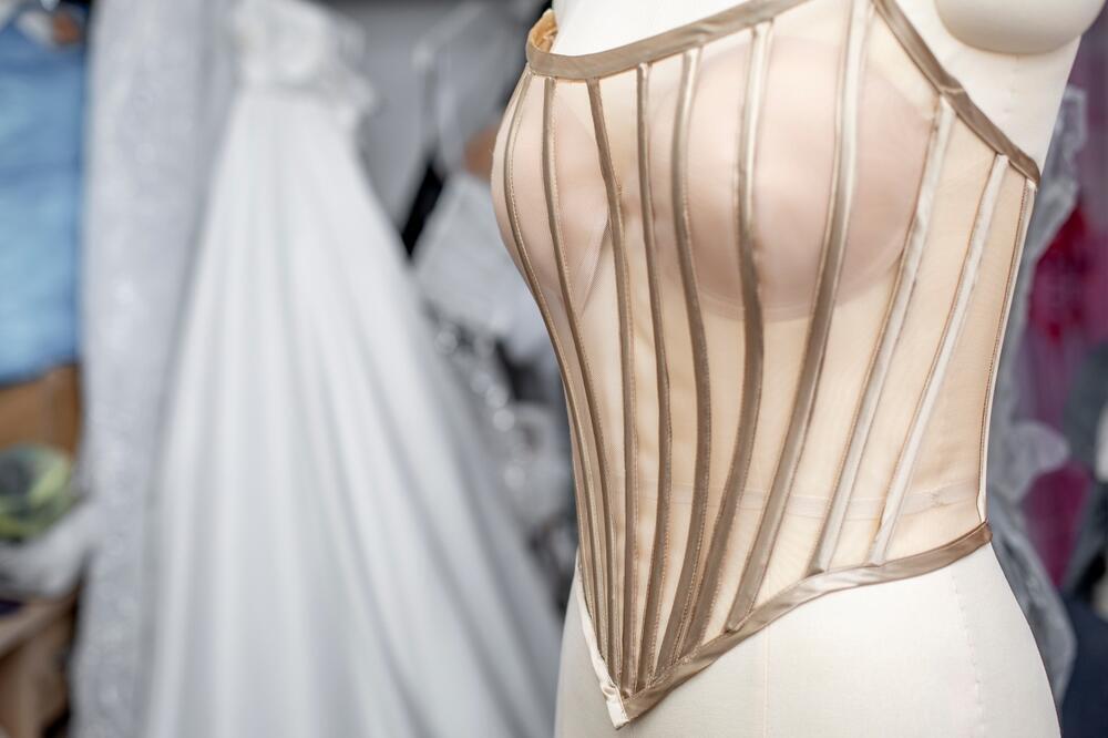 Corset. In the mid-20th century, it was used as a means of identification among gay men (Photo: Shutterstock) מחוך