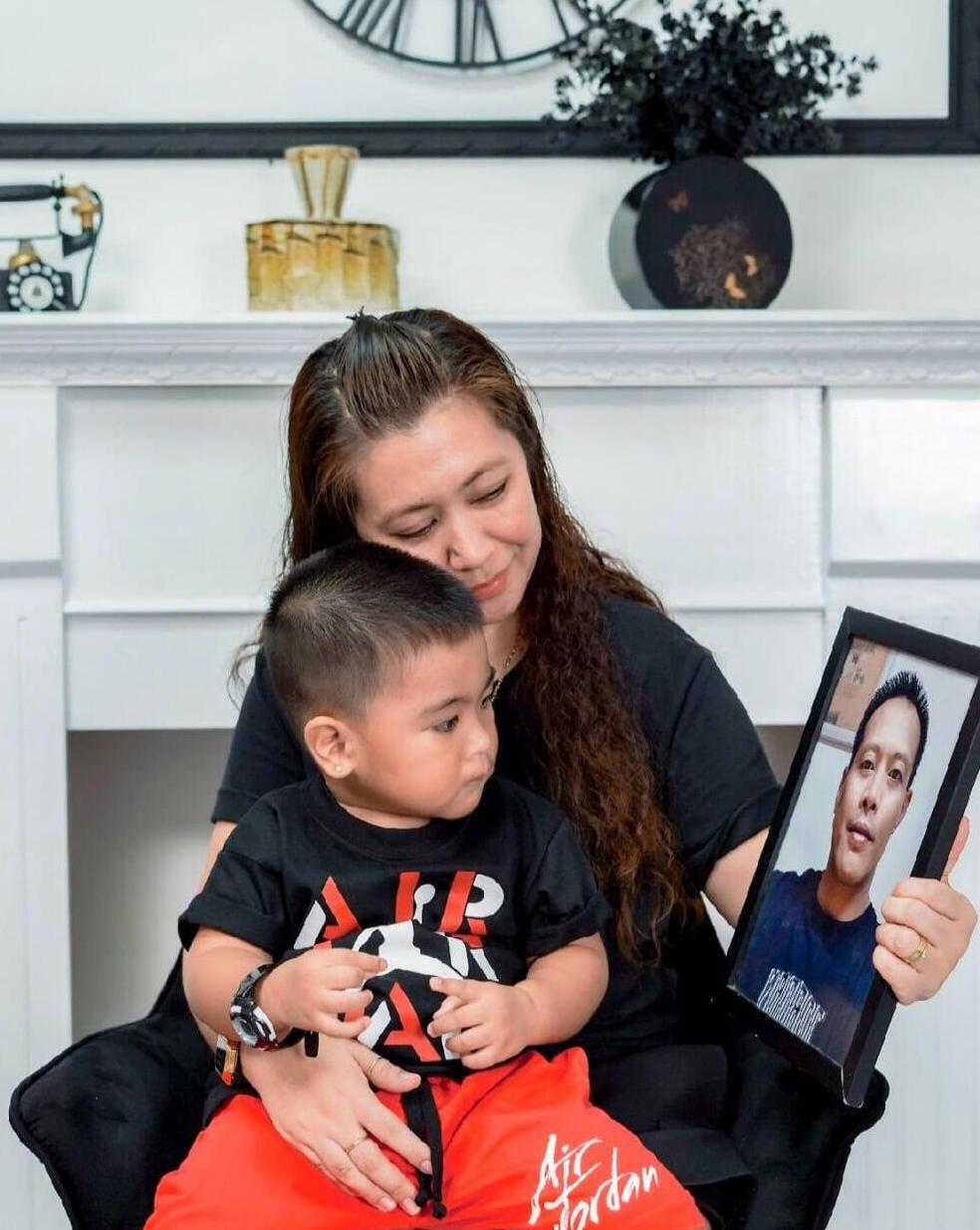 Jovel and her son (Photo: Courtesy of the family) ג'ובל ובנה ביחד עם שרון ונדב קיפניס
