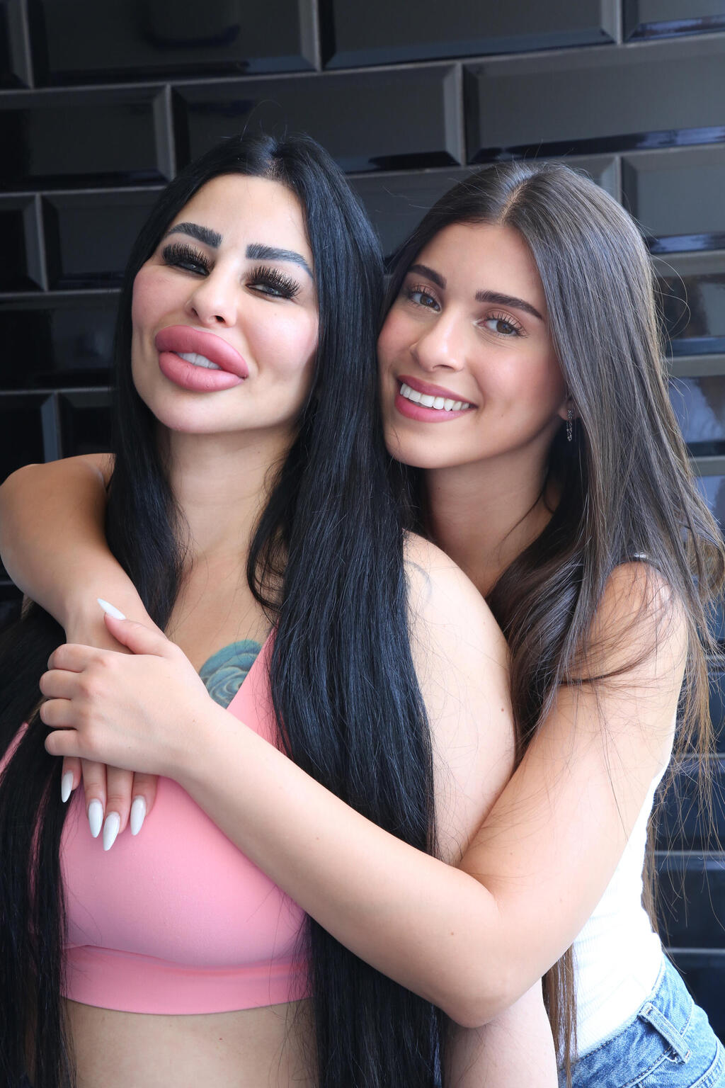 "אל תסתכלו רק על הקנקן" (צילום: ריאן פרויס) אמא פלסטיק ובתה אור