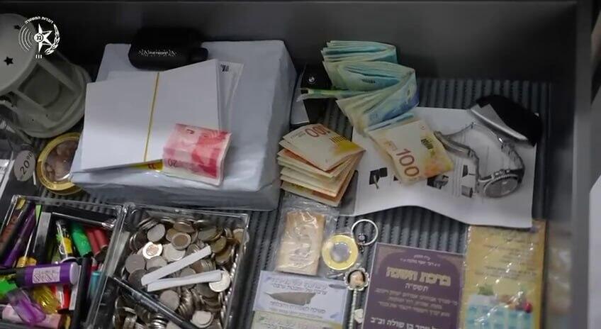 Money seized during the police raid (Photo: Israel Police) כנופייה עבריינית שנחשפה במגדל העמק
